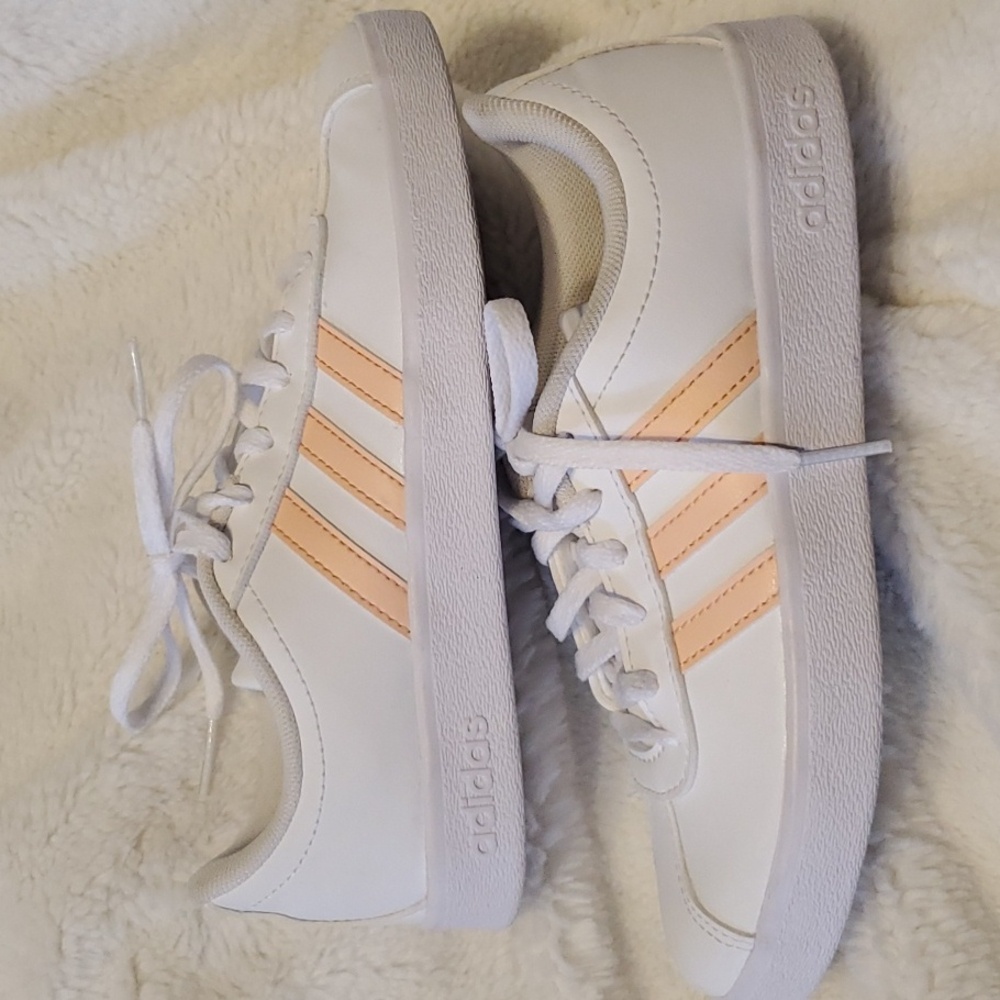 Adidas Girl's White and Peach Sneakers - New Never Worn But No Box Or Tags - Picture 5 of 6